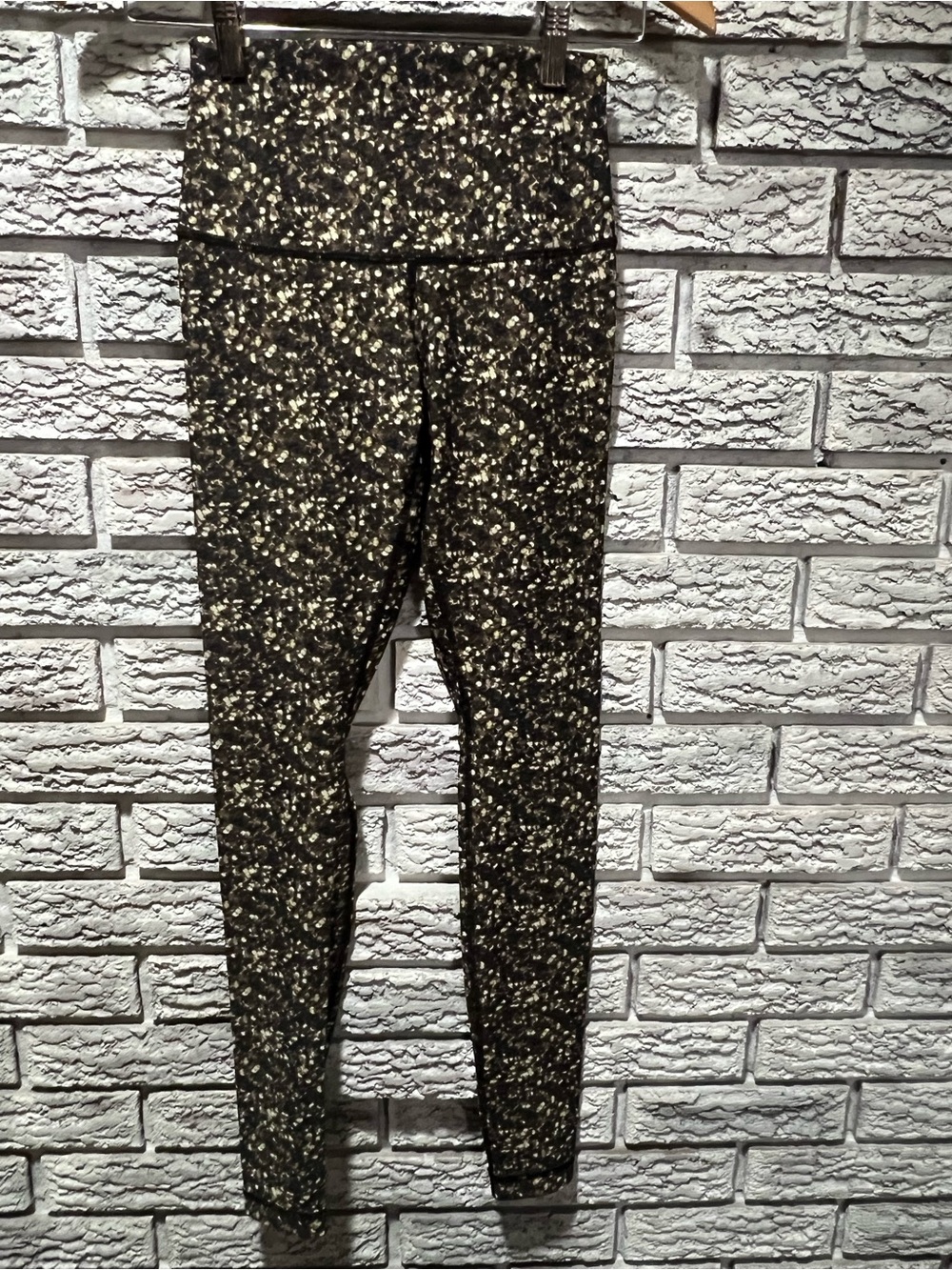 Lululemon Shine Tight (Roll Down)
Shimmy Shimmer Multi